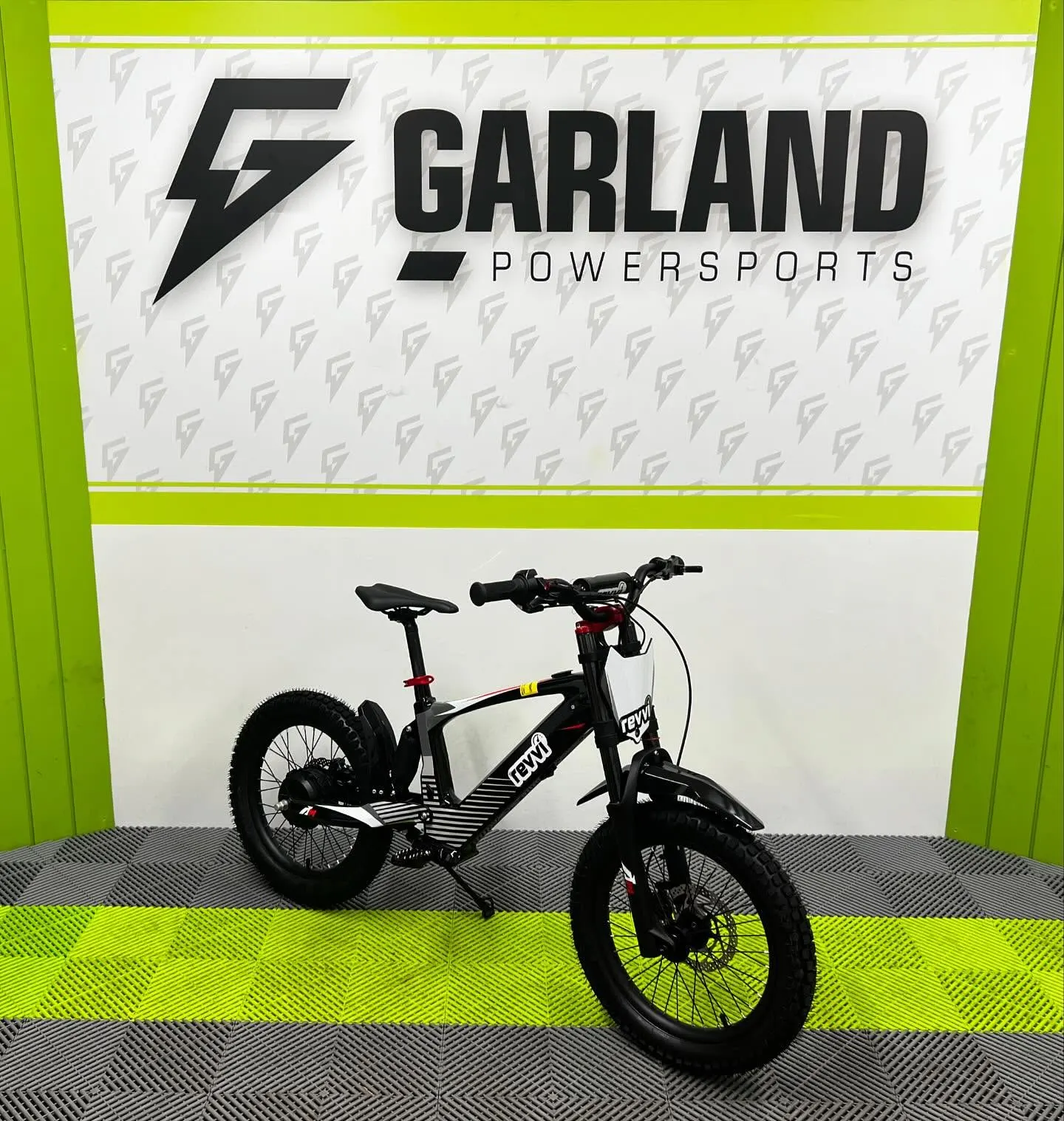 Revvi 18" Electric Bike - Black