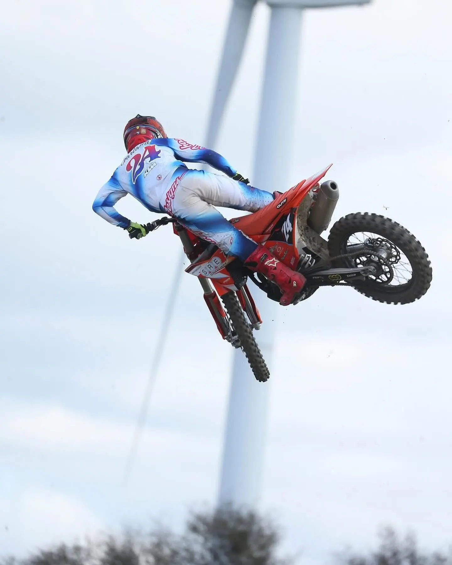 Liam Garland competing at the British Motocross Championship in 2025