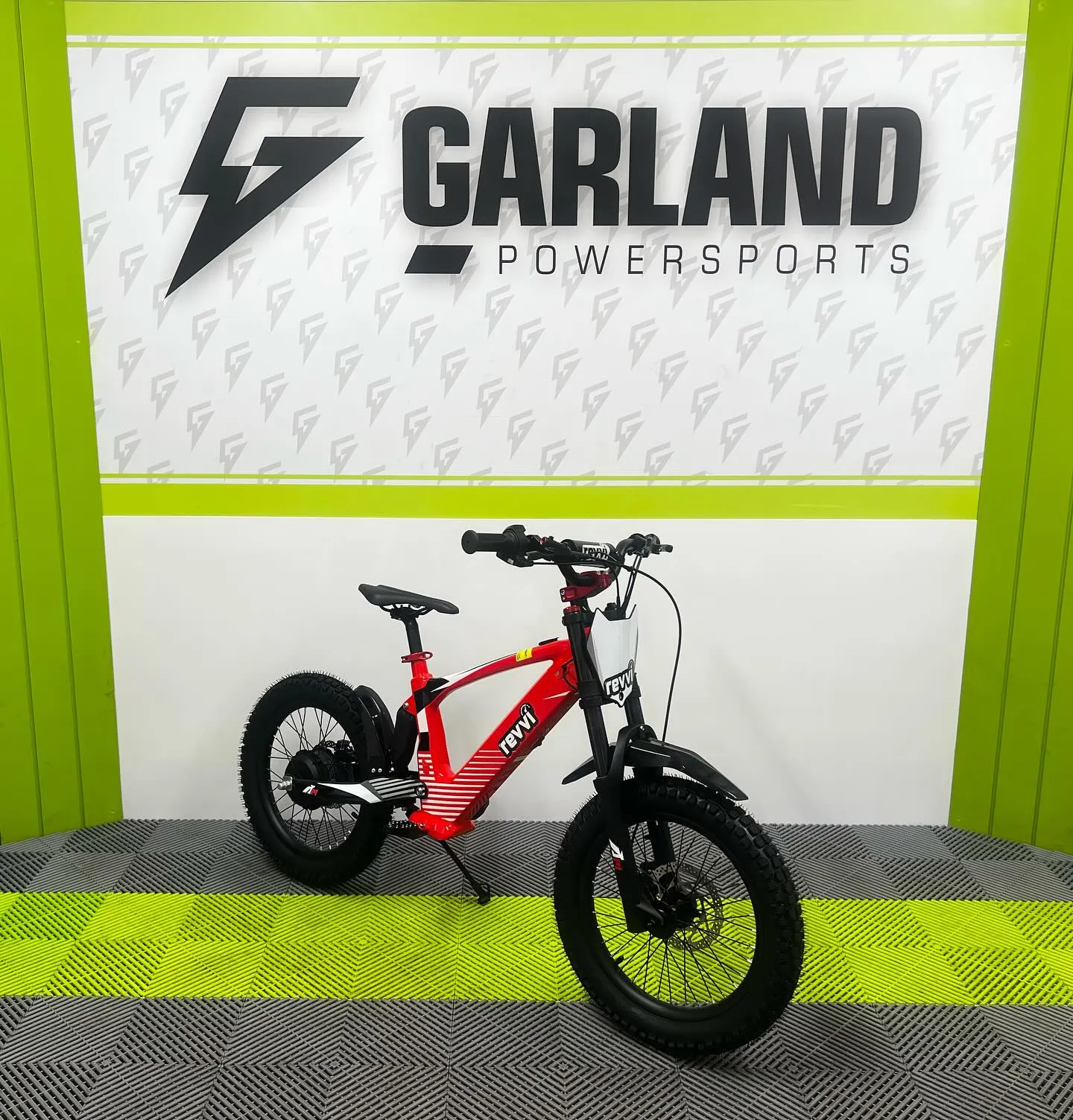 Revvi 18" Electric Bike - Red