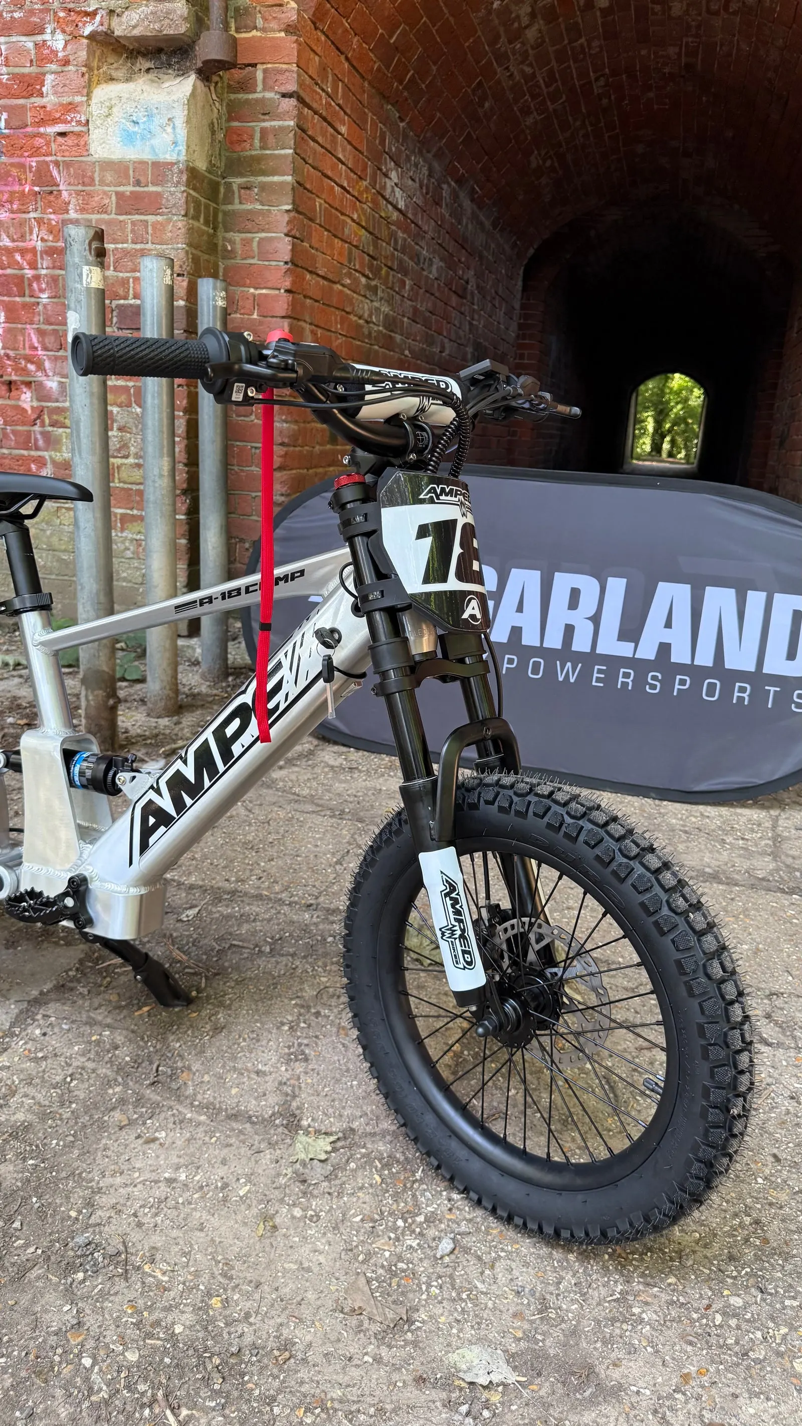 Amped A18 Comp suspension and frame detail