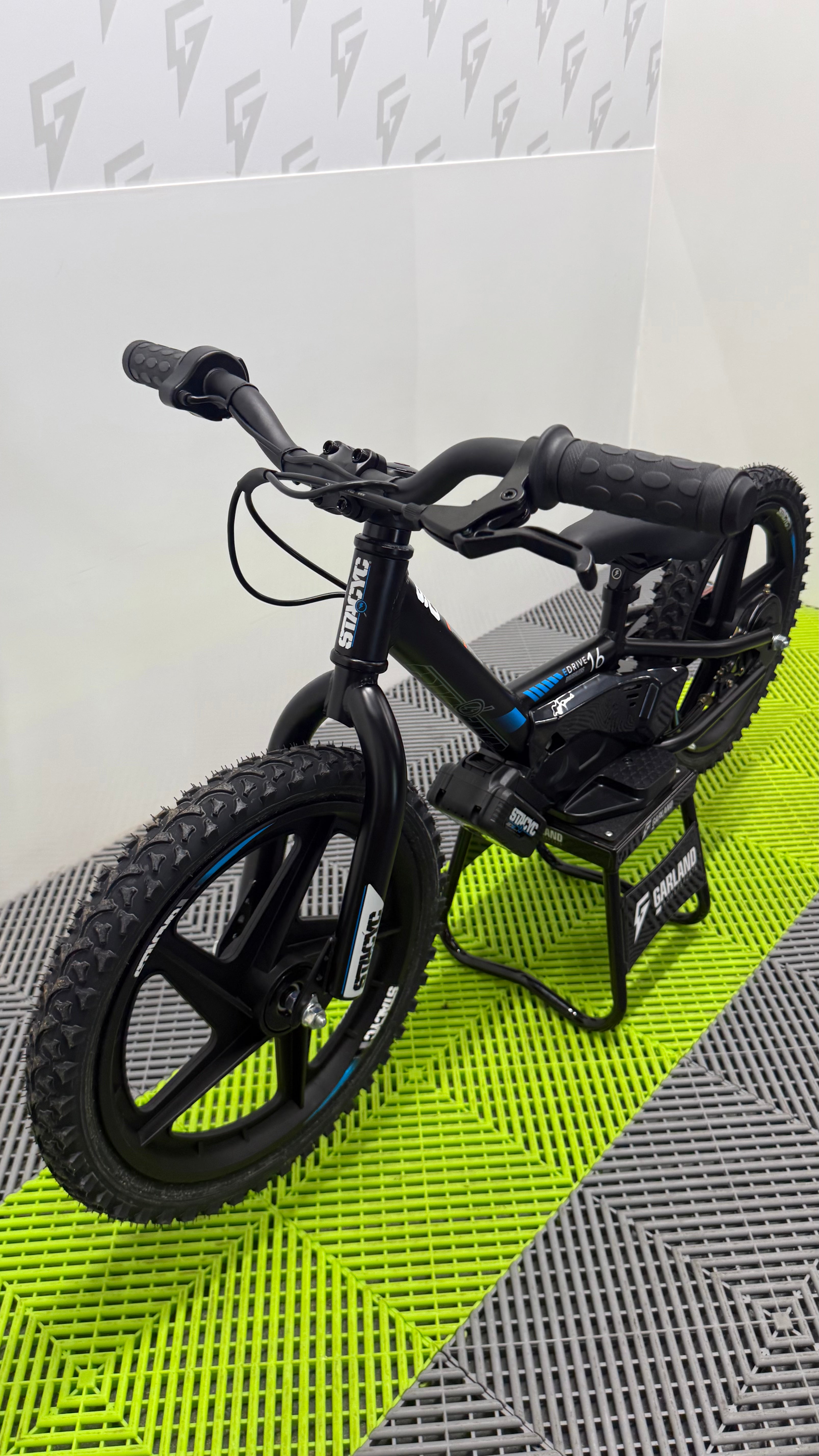 STACYC 16eDRIVE Brushless electric balance bike for riders between 105cm and 120cm